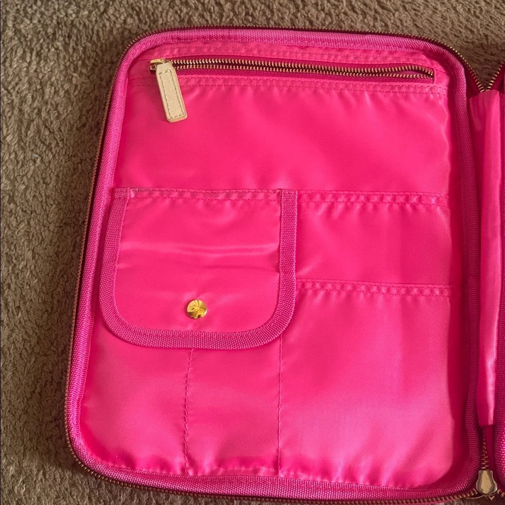 Lilly Pulitzer Agenda Folio in the Wild floral Confetti pattern